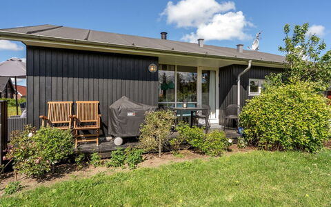 Gudmunda - 200M to the Fjord: Dak, Huis, Huis, Verblijf, Deur, Siding, Dek, Veranda, Plank, Hardwood