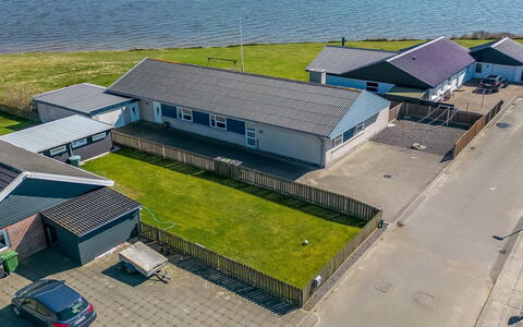 Bibbi - 20M to the Fjord: Meubilair, Interieur Ontwerp, Flooring, Hout, Verdieping, Plafond, Houten Vloer, Stoel, Tafel, Verlichting