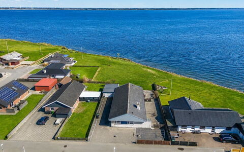 Bibbi - 20M to the Fjord: Meubilair, Interieur Ontwerp, Flooring, Hout, Verdieping, Plafond, Houten Vloer, Stoel, Tafel, Verlichting