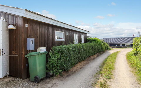 Lillebror - 200M from the Sea: Dak, Huis, Huis, Verblijf, Siding, Landgoed, Oprit, Garden Gebouwen, Werf, Schuur