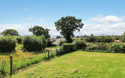 Lillebror - 200M from the Sea: Dak, Huis, Huis, Verblijf, Siding, Landgoed, Oprit, Garden Gebouwen, Werf, Schuur