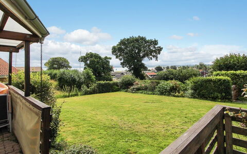 Lillebror - 200M from the Sea: Dak, Huis, Huis, Verblijf, Siding, Landgoed, Oprit, Garden Gebouwen, Werf, Schuur