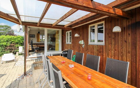 Lillebror - 200M from the Sea: Dak, Huis, Huis, Verblijf, Siding, Landgoed, Oprit, Garden Gebouwen, Werf, Schuur