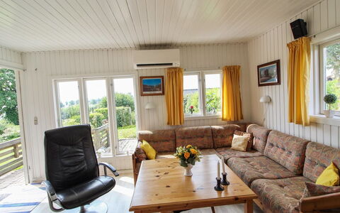 Lillebror - 200M from the Sea: Dak, Huis, Huis, Verblijf, Siding, Landgoed, Oprit, Garden Gebouwen, Werf, Schuur