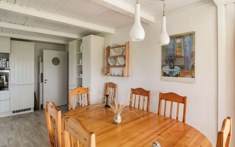 Lillebror - 200M from the Sea: Dak, Huis, Huis, Verblijf, Siding, Landgoed, Oprit, Garden Gebouwen, Werf, Schuur
