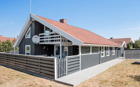 Bente - 800M from the Sea: Dak, Huis, Huis, Verblijf, Deur, Siding, Dek, Veranda, Plank, Hardwood