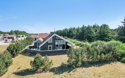 Bente - 800M from the Sea: Dak, Huis, Huis, Verblijf, Deur, Siding, Dek, Veranda, Plank, Hardwood