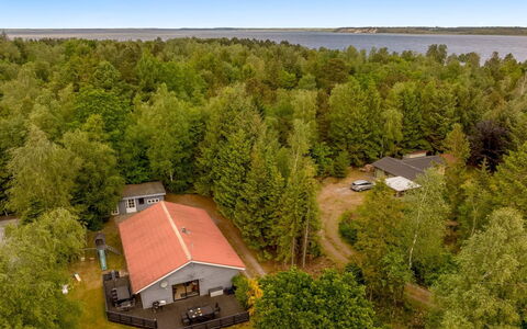 Anine - 200M to the Fjord: Blauw, Struik, Verblijf, Groundcover, Tuin, Landgoed, Schaduw, Landscaping, Boerderij, Eco Hotel