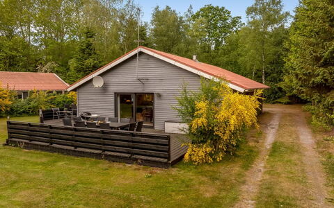 Anine - 200M to the Fjord: Blauw, Struik, Verblijf, Groundcover, Tuin, Landgoed, Schaduw, Landscaping, Boerderij, Eco Hotel