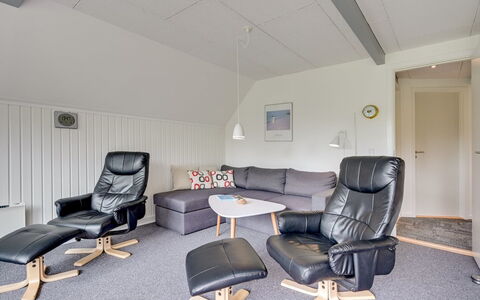 Femija - 500M to the Fjord: Meubilair, Flooring, Hout, Interieur Ontwerp, Plafond, Verdieping, Woonkamer, Appartement, Huis, Kamer