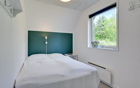Femija - 500M to the Fjord: Plafond, Interieur Ontwerp, Verdieping, Slaapkamer, Lichte Inrichting, Daylighting, Bedding, Bed, Bed Frame, Laken