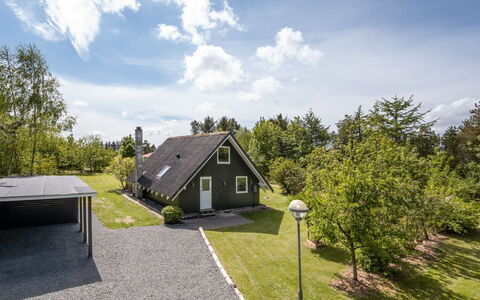 Femija - 500M to the Fjord: Gras, Verblijf, Huis, Dak, Landgoed, Boerderij, Gazon, Tuin, Landscaping, Siding