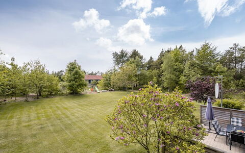 Femija - 500M to the Fjord: Struik, Tuin, Landschap, Land Lot, Gazon, Groundcover, Landscaping, Werf, Schaduw