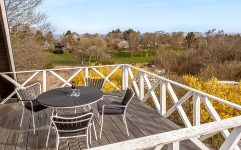 Thyra - 500M to the Fjord: Hout, Dek, Leuning, Hardwood, Plank, Houten Vloer, Boardwalk, Veranda, Beits, Buitenmeubels