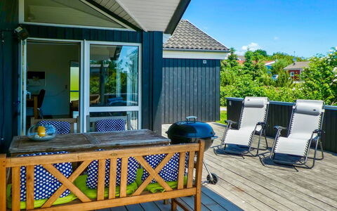 Athisl - 800M from the Sea: Veranda, Huis, Dek, Schaduw, Stoel, Verblijf, Hardwood, Eco Hotel, Beits, Houten Vloer