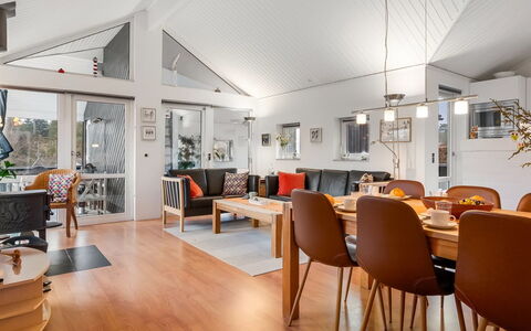 Athisl - 800M from the Sea: Interieur Ontwerp, Meubilair, Plafond, Hout, Flooring, Lichte Inrichting, Bankstel, Verdieping, Verlichting, Woonkamer