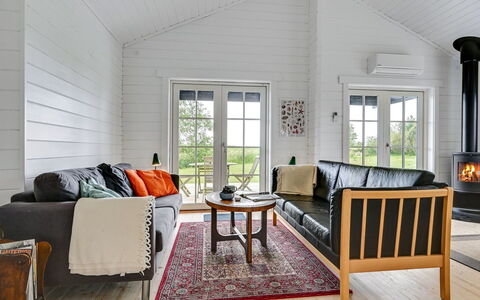 Siebelt - 200M from the Sea: Hout, Meubilair, Flooring, Woonkamer, Bankstel, Huis, Verdieping, Interieur Ontwerp, Houten Vloer