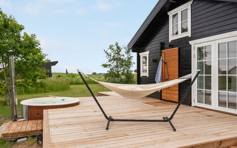 Siebelt - 200M from the Sea: Dak, Huis, Huis, Verblijf, Siding, Landgoed, Oprit, Garden Gebouwen, Werf, Schuur