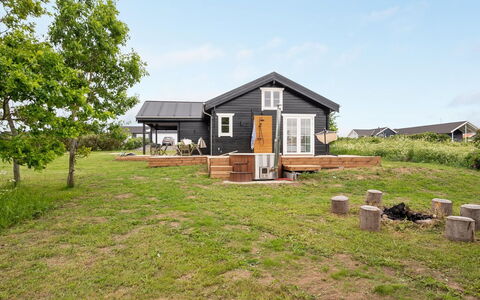 Siebelt - 200M from the Sea: Dak, Huis, Huis, Verblijf, Siding, Landgoed, Oprit, Garden Gebouwen, Werf, Schuur