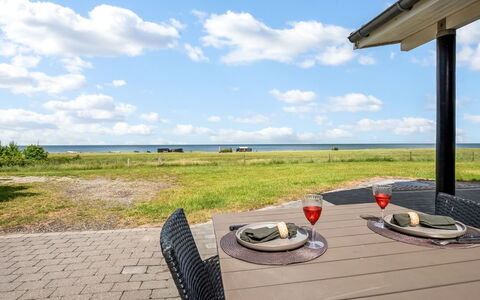 Thorman - 75M from the Sea: Dak, Huis, Huis, Verblijf, Siding, Landgoed, Oprit, Garden Gebouwen, Werf, Schuur