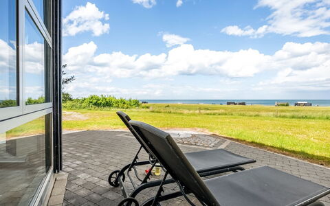Thorman - 75M from the Sea: Dak, Huis, Huis, Verblijf, Siding, Landgoed, Oprit, Garden Gebouwen, Werf, Schuur