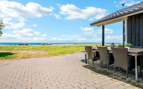 Thorman - 75M from the Sea: Dak, Huis, Huis, Verblijf, Siding, Landgoed, Oprit, Garden Gebouwen, Werf, Schuur