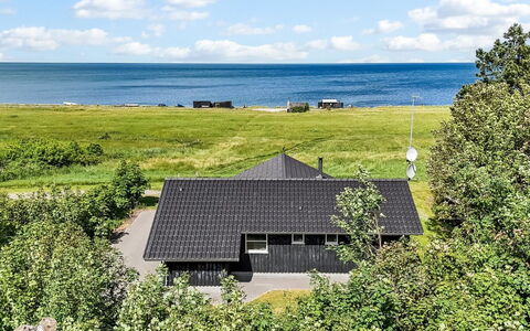 Thorman - 75M from the Sea: Dak, Huis, Huis, Verblijf, Siding, Landgoed, Oprit, Garden Gebouwen, Werf, Schuur