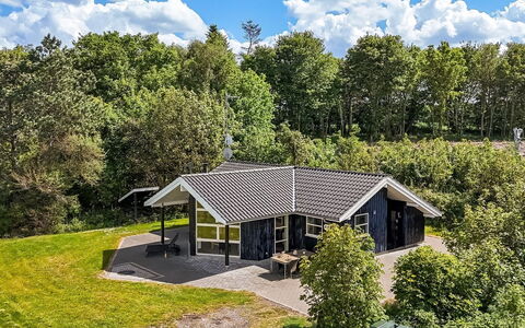 Thorman - 75M from the Sea: Dak, Huis, Huis, Verblijf, Siding, Landgoed, Oprit, Garden Gebouwen, Werf, Schuur