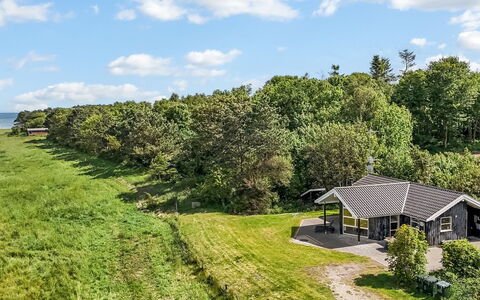 Thorman - 75M from the Sea: Dak, Huis, Huis, Verblijf, Siding, Landgoed, Oprit, Garden Gebouwen, Werf, Schuur