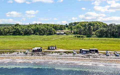 Thorman - 75M from the Sea: Dak, Huis, Huis, Verblijf, Siding, Landgoed, Oprit, Garden Gebouwen, Werf, Schuur