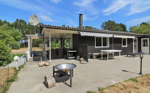 Eldina - 100M from the Sea: Dak, Land Lot, Huis, Schaduw, Verblijf, Landgoed, Werf, Veranda, Gazon, Landscaping