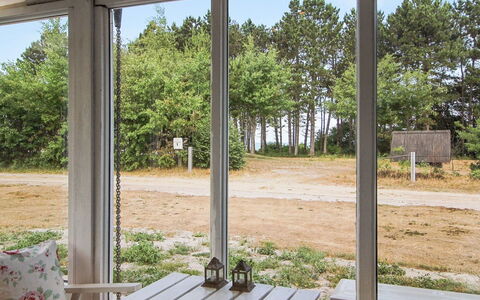 Eldina - 100M from the Sea: Hout, Glas, Schaduw, Hardwood, Stoel, Natuurlijk Materiaal, Beits, Outdoor Structuur, Garden Gebouwen, Veranda