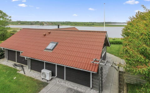 Pirkka - 50M to the Fjord: Zwembad, Buitenmeubels, Meubilair, Toevlucht, Flagstone, Eco Hotel, Schaduw, Stoel, Vrije Tijd, Landgoed