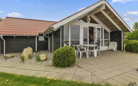 Pirkka - 50M to the Fjord: Zwembad, Buitenmeubels, Meubilair, Toevlucht, Flagstone, Eco Hotel, Schaduw, Stoel, Vrije Tijd, Landgoed
