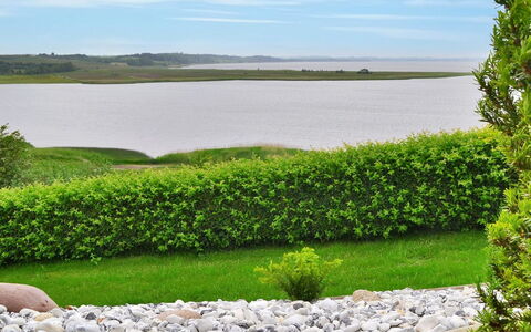 Pirkka - 50M to the Fjord: Zwembad, Buitenmeubels, Meubilair, Toevlucht, Flagstone, Eco Hotel, Schaduw, Stoel, Vrije Tijd, Landgoed