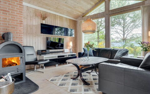 Jaskirt - 125M from the Sea: Interieur Ontwerp, Meubilair, Bankstel, Hout, Woonkamer, Plafond, Flooring, Kamer, Huis, Verlichting
