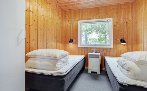 Jaskirt - 125M from the Sea: Bed, Slaapkamer, Hout, Laken, Bedding, Interieur Ontwerp, Plafond, Bed Frame, Huis, Verdieping