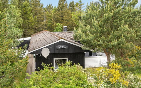 Jaskirt - 125M from the Sea: Huis, Struik, Huis, Verblijf, Dak, Tuin, Landscaping, Werf, Landgoed, Garden Gebouwen