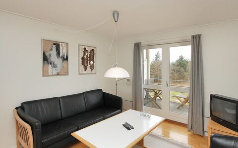 Enni - 100M from the Sea: Meubilair, Flooring, Interieur Ontwerp, Verdieping, Hout, Kamer, Houten Vloer, Plafond, Bankstel, Woonkamer