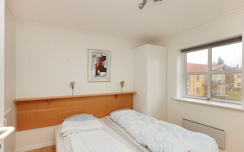 Enni - 100M from the Sea: Muur, Hout, Interieur Ontwerp, Bed, Appartement, Verdieping, Plafond, Slaapkamer, Flooring, Kamer