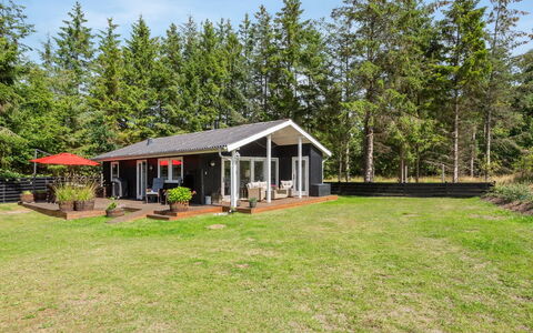 Sybille - from the Sea: Dak, Huis, Huis, Verblijf, Siding, Landgoed, Oprit, Garden Gebouwen, Werf, Schuur