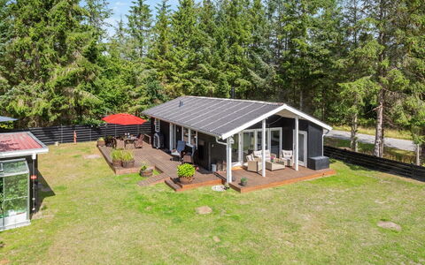 Sybille - from the Sea: Dak, Huis, Huis, Verblijf, Siding, Landgoed, Oprit, Garden Gebouwen, Werf, Schuur