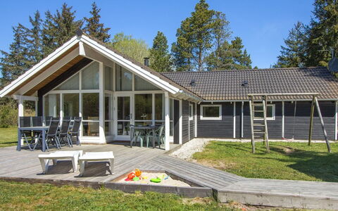 Åsta - 1.7Km from the Sea: Meubilair, Interieur Ontwerp, Flooring, Hout, Verdieping, Plafond, Houten Vloer, Stoel, Tafel, Verlichting