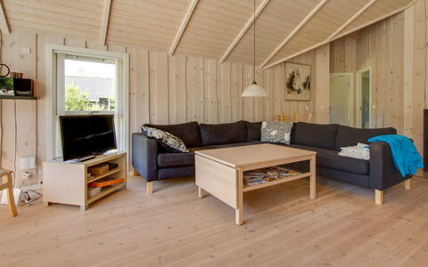 Åsta - 1.7Km from the Sea: Meubilair, Interieur Ontwerp, Flooring, Hout, Verdieping, Plafond, Houten Vloer, Stoel, Tafel, Verlichting