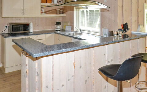 Åsta - 1.7Km from the Sea: Meubilair, Interieur Ontwerp, Flooring, Hout, Verdieping, Plafond, Houten Vloer, Stoel, Tafel, Verlichting