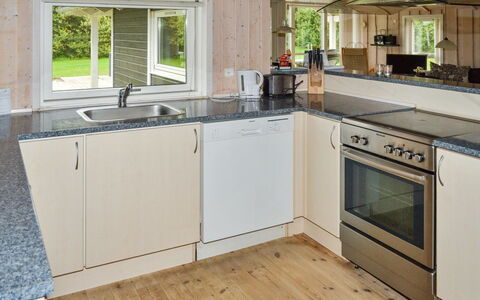 Åsta - 1.7Km from the Sea: Meubilair, Interieur Ontwerp, Flooring, Hout, Verdieping, Plafond, Houten Vloer, Stoel, Tafel, Verlichting