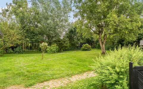Gia - 1.3Km from the Sea: Boom, Struik, Tuin, Land Lot, Gazon, De Lente, Groundcover, Schaduw, Woody Plant