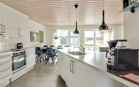 Ingolf - 750M from the Sea: Interieur Ontwerp, Keuken, Meubilair, Flooring, Plafond, Countertop, Hout, Lichte Inrichting, Verlichting, Verdieping