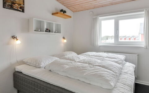 Ingolf - 750M from the Sea: Bed, Slaapkamer, Hout, Bedding, Laken, Plafond, Interieur Ontwerp, Meubilair, Bed Frame, Verlichting