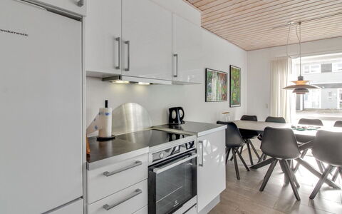 Ingolf - 750M from the Sea: Interieur Ontwerp, Meubilair, Flooring, Hout, Keuken, Plafond, Verdieping, Countertop, Verlichting, Lichte Inrichting